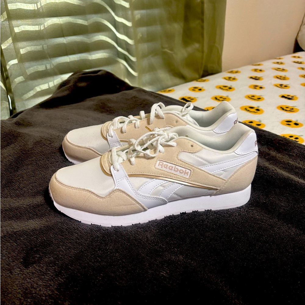 Reebok Ultra Flash Cream and White Sneakers - Picture 2 of 3